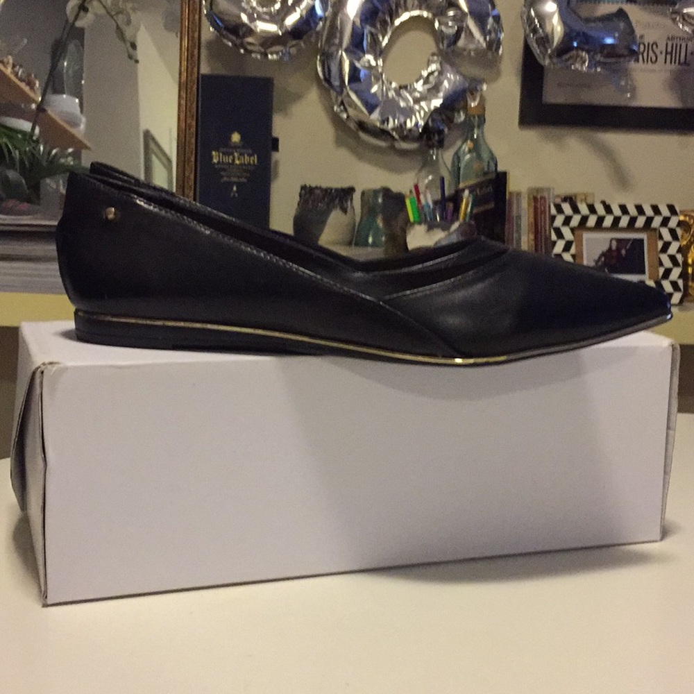 New Aldo black pointed Eleanor flats gold trim sz9